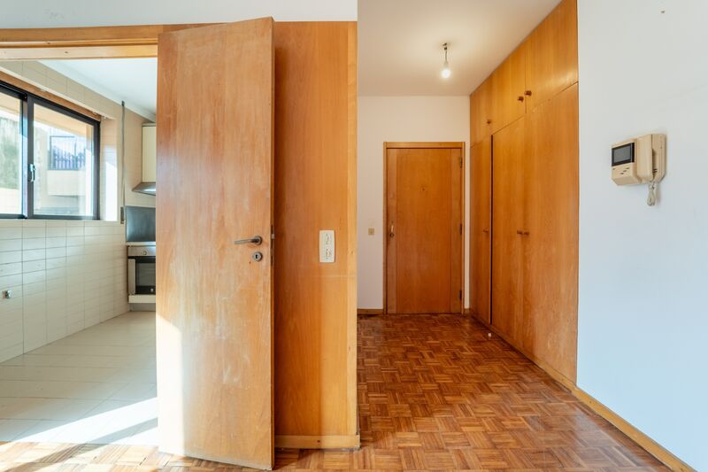 Apartment in Senhora do Porto - Image 5