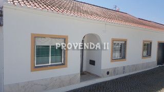 Moradia no centro V3 Rogil Aljezur - bbq, garagem, sótão