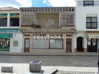 Prédio Urbano T3 Largo 1º Maio Aljezur - localização central, terraços