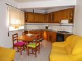 Apartamento T2 em bom estado Praia do Pedrógão Coimbrão Leiria à venda - cozinha equipada, lareira
