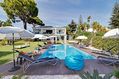 Moradia V5 de luxo Quarteira Loulé à venda - ar condicionado, vidros duplos, piscina, painéis solares, alarme, jardim, varanda