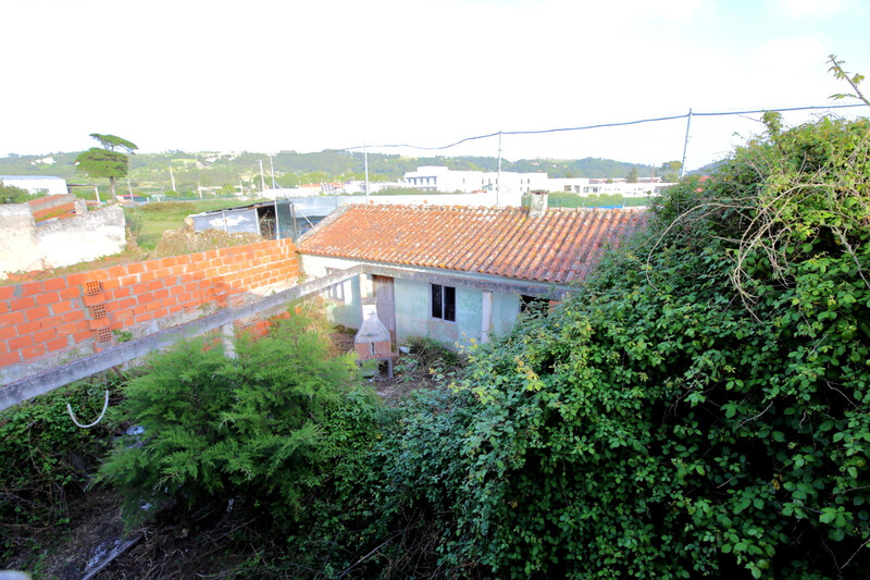Venda Casa V1 Antiga no centro Costa de Prata Alfeizerão Alcobaça - jardim, quintal, garagem