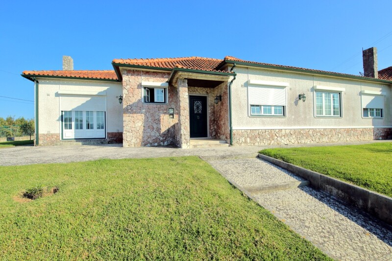 Moradia Térrea V9 Caldas da Rainha Nossa Senhora do Pópulo - aquecimento central, lareira, garagem, caldeira, jardim, bbq, portão automático