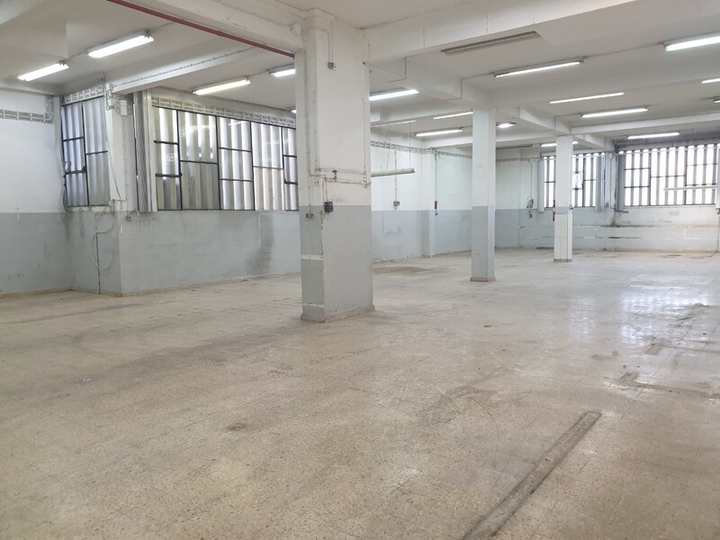 Warehouse with 390sqm Prior Velho Loures