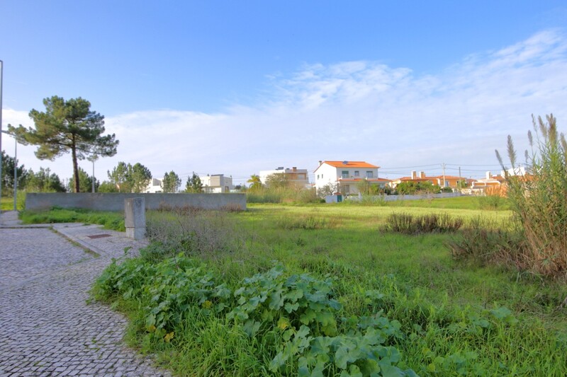 Terreno Urbano com 787m2 Campo Tornada Caldas da Rainha à venda