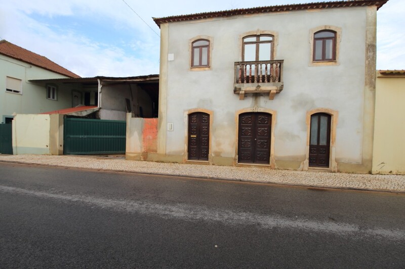 House Old in the center V3 Peral Cadaval - garden, equipped kitchen