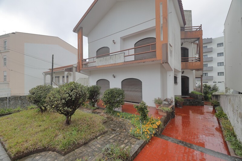 House Isolated V7 Costa de Prata Santo Onofre Caldas da Rainha - garden, attic, plenty of natural light, terrace, garage, fireplace