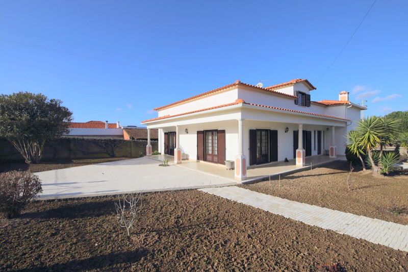 Moradia V4 Isolada Bombarral para venda - aquecimento central, alarme, isolamento térmico, lareira