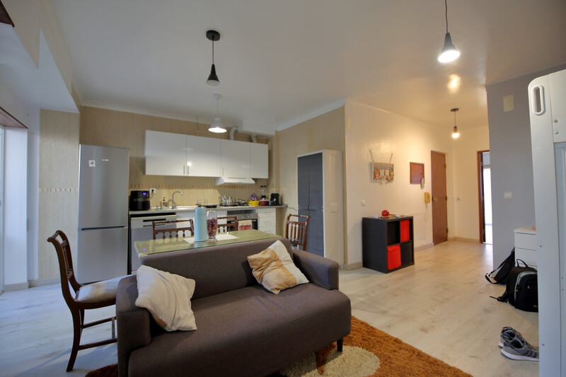 Apartamento T1 Renovado no centro Costa de Prata Nossa Senhora do Pópulo Caldas da Rainha para venda - varanda, cozinha equipada, terraço