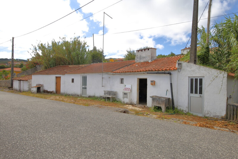 Small house 3 bedrooms Single storey Serra do Montejunto Lamas Cadaval - garden, backyard, store room