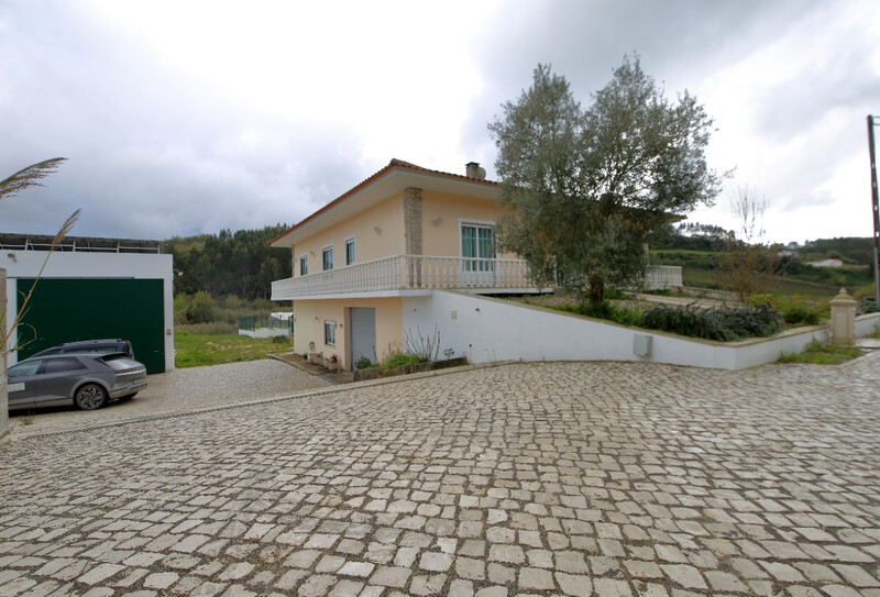 House V3 Isolated Caldas da Rainha Alvorninha - garage, barbecue, equipped kitchen, fireplace, central heating, double glazing, garden, terrace