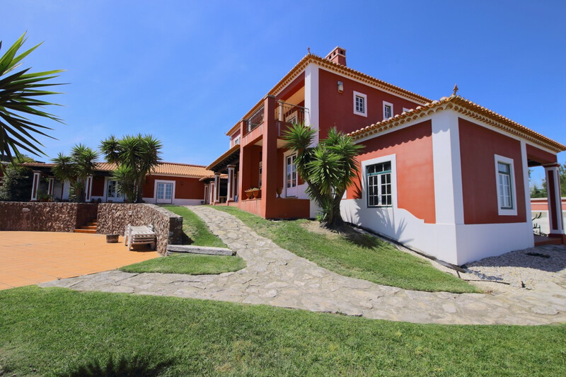 House 6 bedrooms Costa de Prata Painho Cadaval - fireplace, balcony, alarm, boiler, swimming pool, garage, barbecue