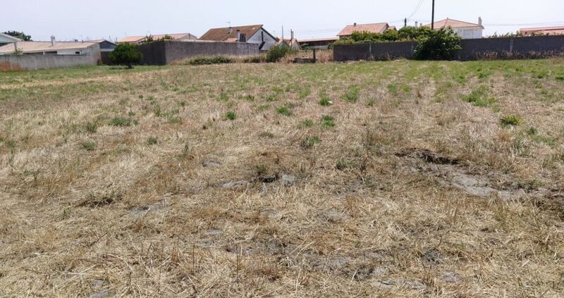 Terreno com 1083m2 Vieira de Leiria Marinha Grande para comprar - electricidade, poço, água da rede, bons acessos