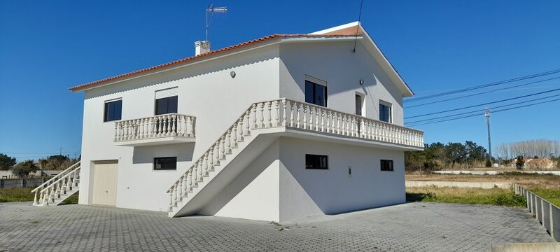 À venda Moradia em bom estado V3 Coimbrão Leiria - garagem, varanda
