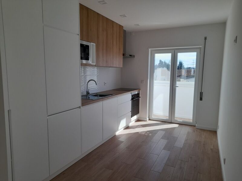 Venda Apartamento T3 Renovado em bom estado Gândara dos Olivais Marrazes Leiria - sótão, equipado, r/c, 1º andar, arrecadação, marquise