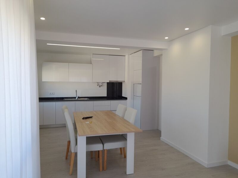 Apartamento T2 Renovado em bom estado Praia do Pedrógão Coimbrão Leiria para vender - 3º andar, varanda, r/c, garagem, equipado