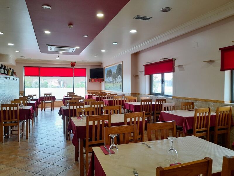 Restaurant Equipped Guia Pombal - , easy access, wc, kitchen