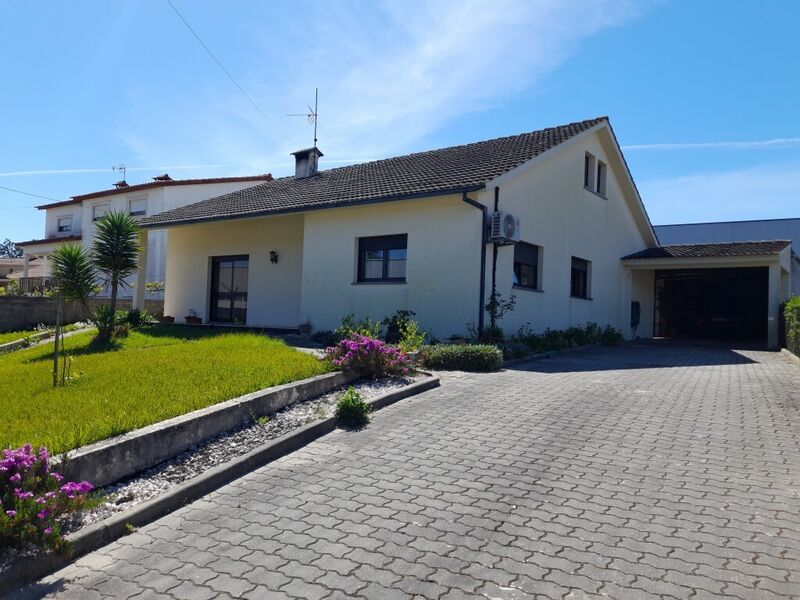 House in good condition V3 Monte Redondo Leiria - automatic gate, air conditioning, garden, fireplace, attic, marquee