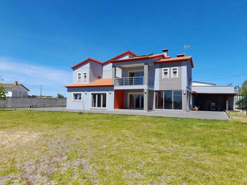 House in good condition 3 bedrooms Monte Redondo Leiria - central heating, garden, equipped kitchen, air conditioning, attic, garage, terrace, marquee, solar panels, balcony, barbecue, automatic gate
