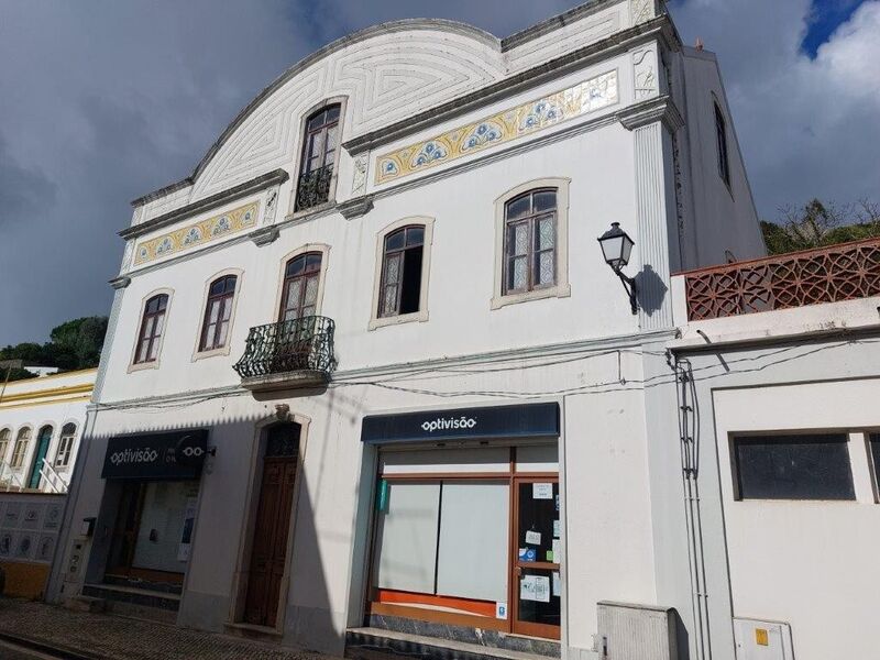 Prédio zona histórica Montemor-o-Velho - terraço, logradouro, quintal, espaço amplo, sótão