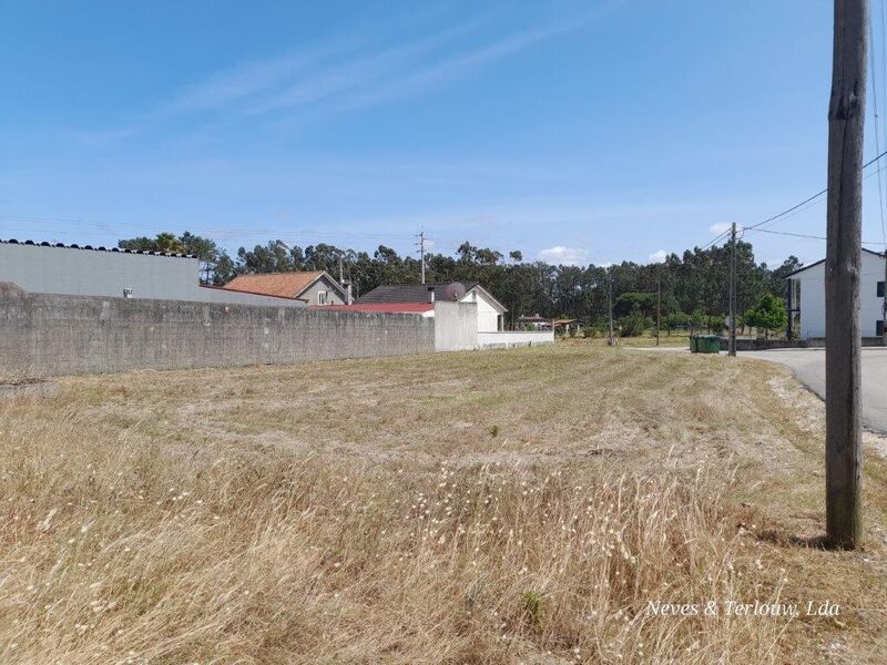 Land with 870sqm Monte Redondo Leiria - easy access, water, electricity, construction viability, mains water