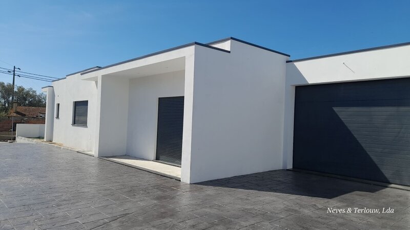 дом рядовая V3 Monte Redondo Leiria - автоматические ворота, гараж, кондиционер, сад