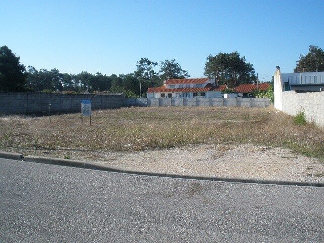земля c 1088m2 Vieira de Leiria Marinha Grande - возможность строительства