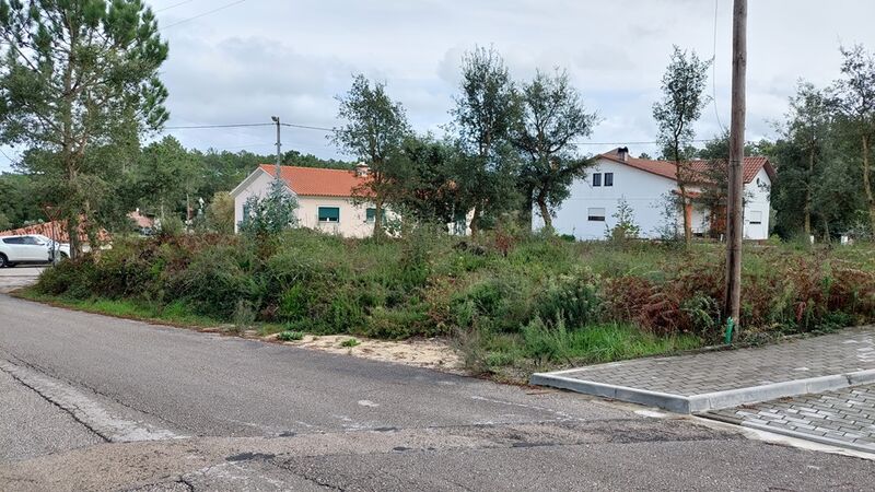 Land flat Monte Real Leiria - electricity, construction viability, water