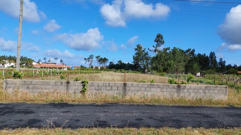 Land with 930sqm Moinhos de Carvide Leiria - electricity, water, construction viability