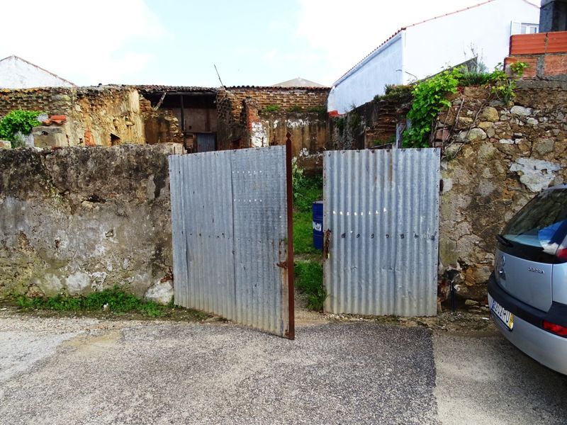 Lote de terreno com ruína à venda Arelho Óbidos