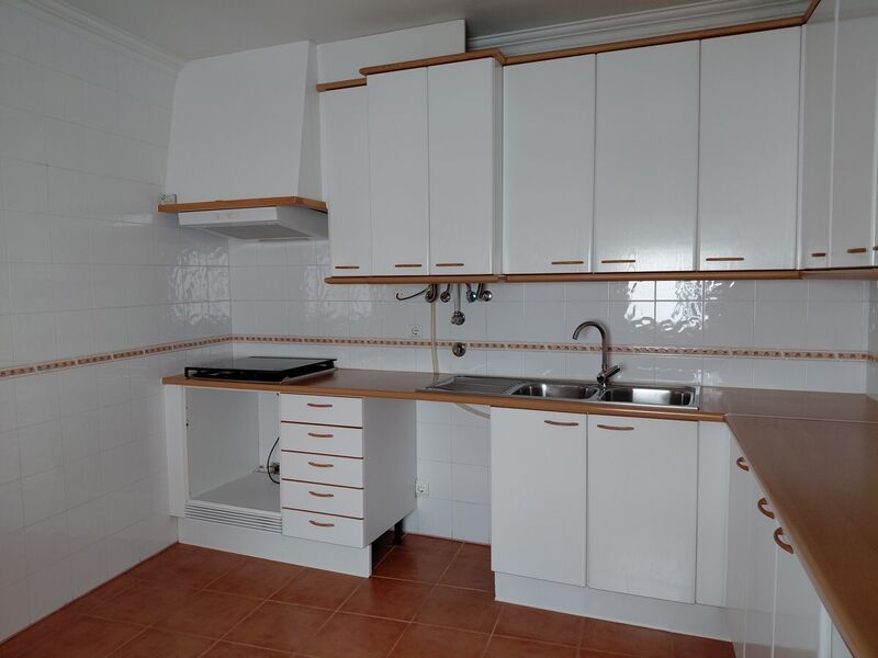 Apartamento Duplex no centro T2+1 Nossa Senhora do Pópulo Caldas da Rainha - terraços, garagem, aquecimento central, caldeira