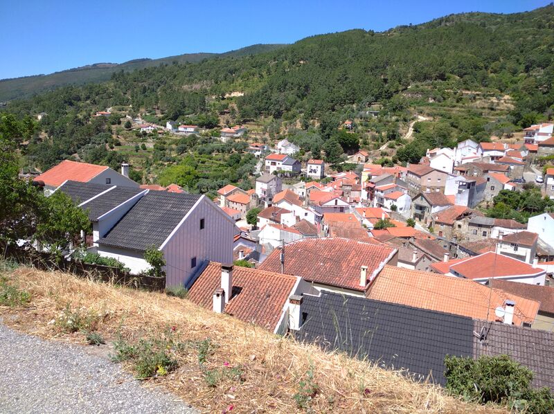 Plot nouvel with 370sqm Famalicão Guarda - electricity, beautiful views, water, electricity
