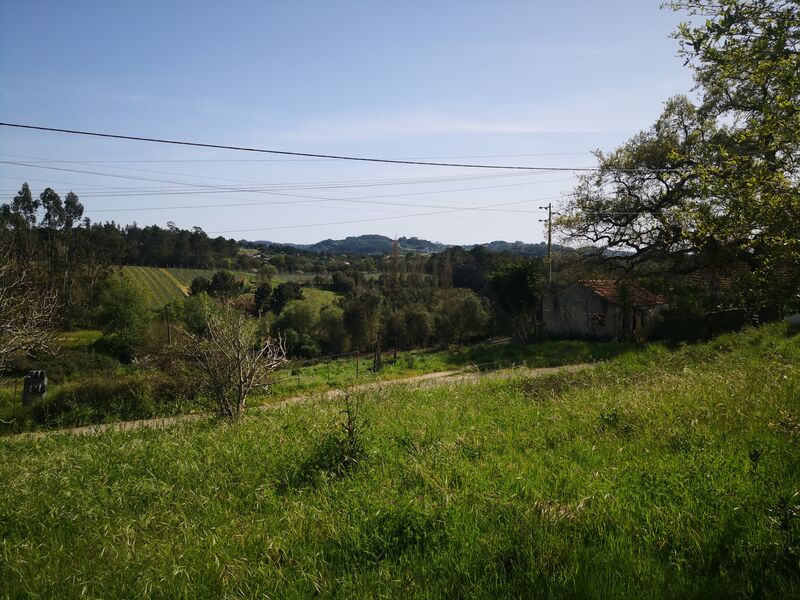 Terreno com 538.22m2 Fragosas Évora de Alcobaça - água, luz