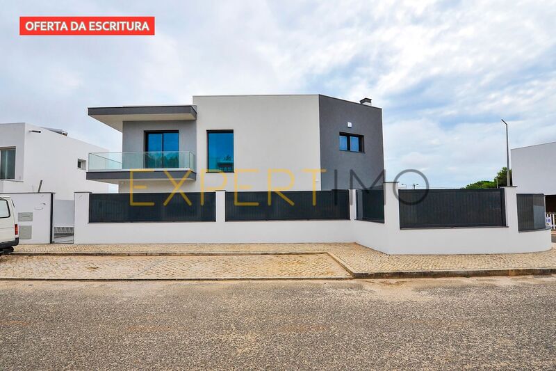 House V4 neues near the beach Murches Cascais - double glazing, solar panels, underfloor heating, balconies, central heating, equipped kitchen, swimming pool, air conditioning, garage, balcony