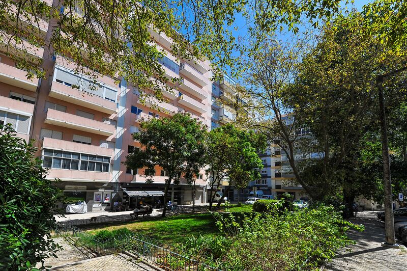 Apartamento T4 no centro Lumiar Lisboa - varandas