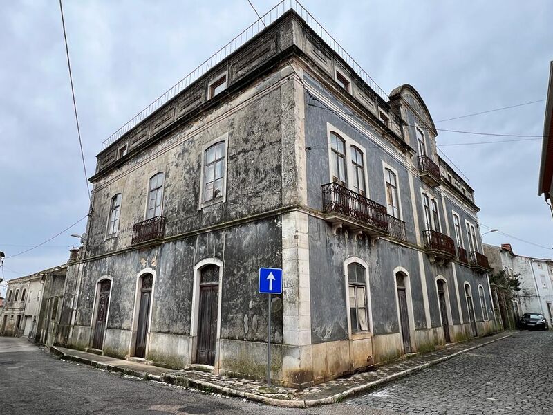 House Isolated to recover Montemor-o-Velho - garage