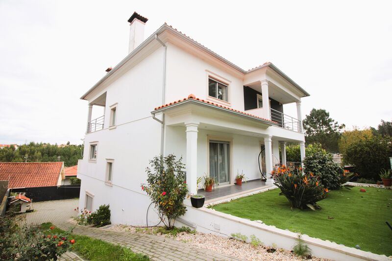 House V5 Leiria - central heating, store room, garage, balconies, equipped kitchen, garden, balcony