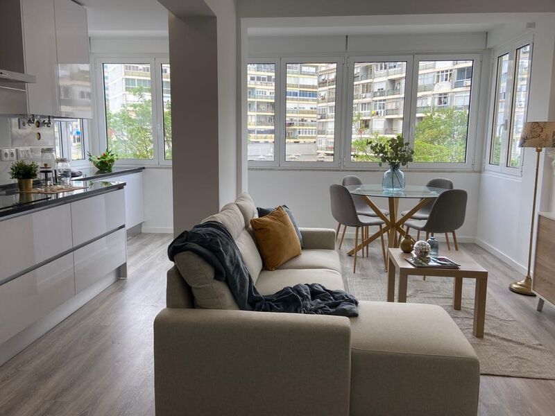 Apartamento T3 com boas áreas São Domingos de Benfica Lisboa - vidros duplos, mobilado, jardim, muita luz natural, ar condicionado, equipado
