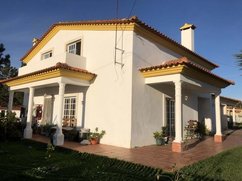 жилой дом V4 Nadadouro Caldas da Rainha - веранда, система кондиционирования, великолепное месторасположение, гараж, автоматические ворота, камин, двойные стекла, барбекю, сад