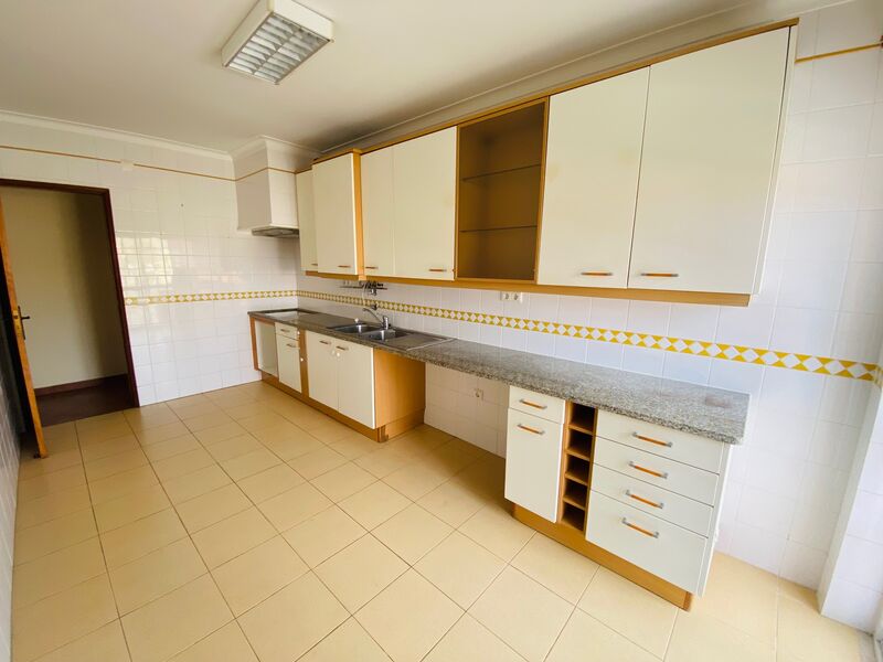 Apartment 4 bedrooms Nossa Senhora do Pópulo Caldas da Rainha - boiler, equipped, central heating, garage, 1st floor