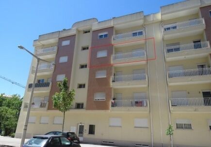 Apartment well located 3 bedrooms Leiria - great location, thermal insulation, garage, balcony, balconies, fireplace, double glazing