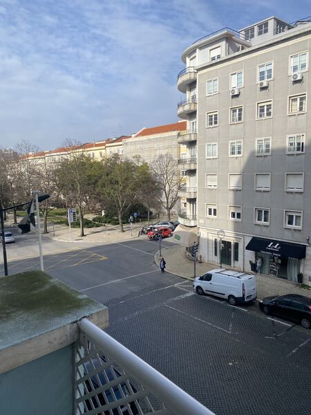 Apartamento T3 Remodelado no centro Areeiro Lisboa - cozinha equipada