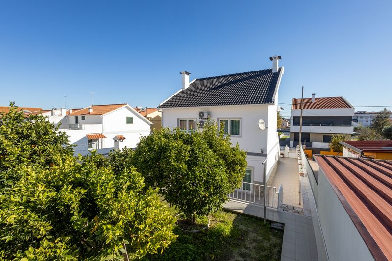 House V4 well located Pinhal Novo Palmela - garage, swimming pool, heat insulation, acoustic insulation, double glazing, attic, air conditioning, barbecue, balconies, balcony