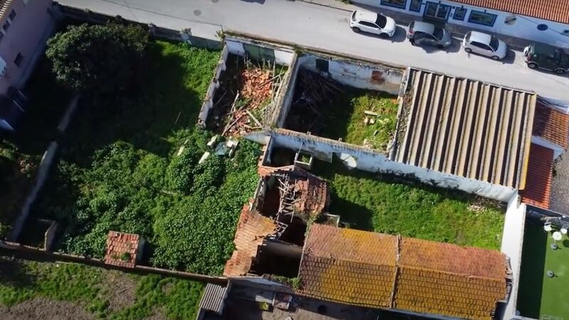 Casa V0 por recuperar Quinta do Anjo Palmela - garagem