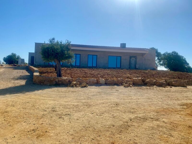 Casa em construção V3 Silves - vidros duplos, cozinha equipada, painéis solares, sótão, varandas, ar condicionado, garagem, piso radiante