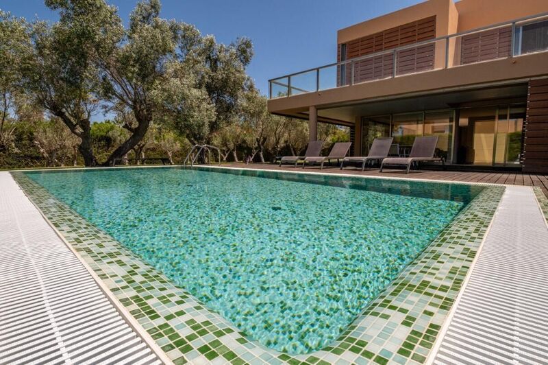 Casa Moderna V4 Guia Albufeira - condomínio fechado, garagem, cozinha equipada, piscina, jardim