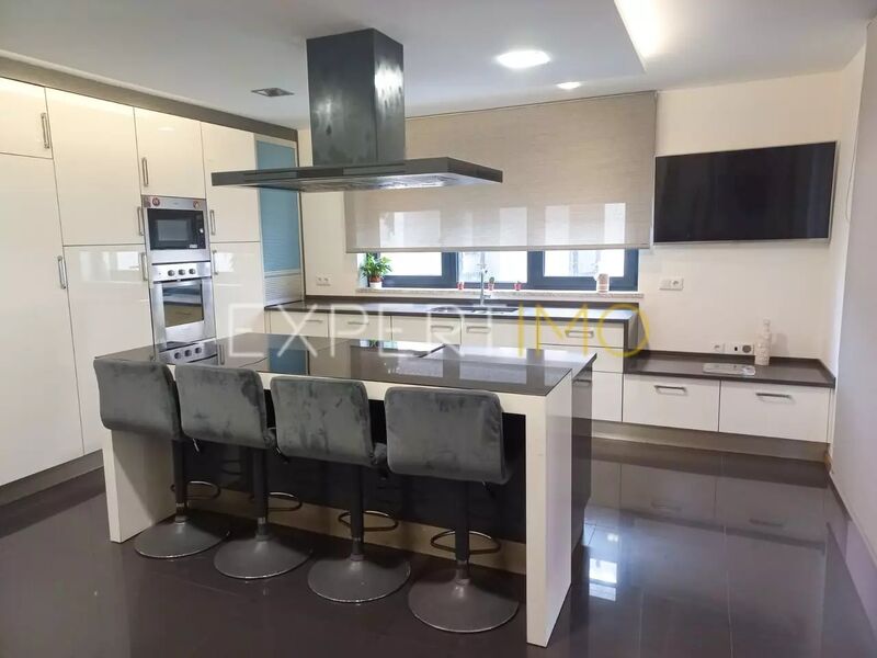 House nueva near the center V5 Seia - furnished, balcony, garden, solar panels, automatic irrigation system, fireplace, underfloor heating, equipped, double glazing