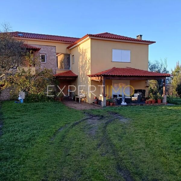 House Rustic V4 São Paio Gouveia - swimming pool, central heating, equipped kitchen, attic, barbecue, fireplace, solar panels