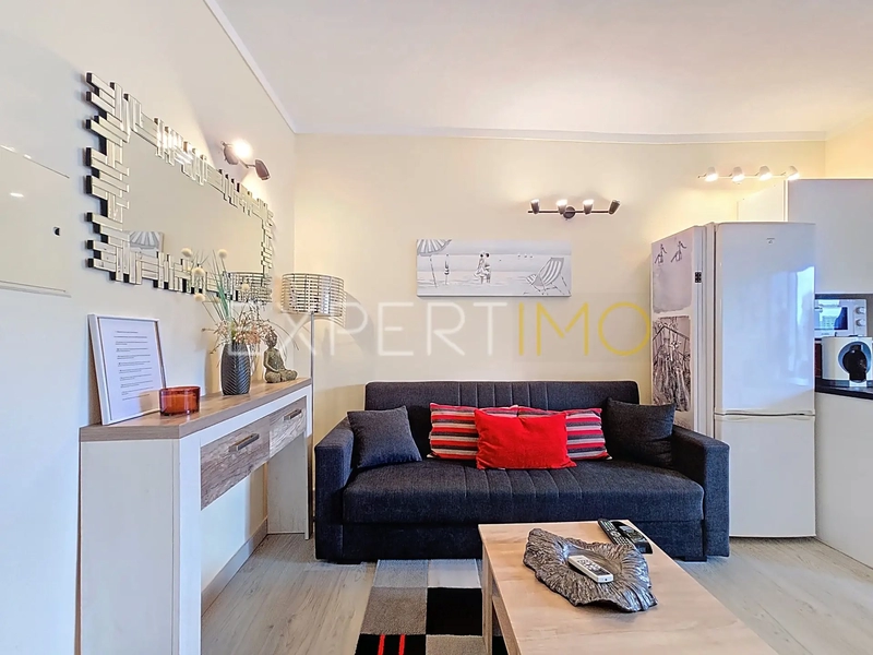Apartamento T1 Remodelado perto da praia Portimão - parque infantil, 4º andar, parqueamento, ar condicionado, varandas, condomínio fechado, muita luz natural