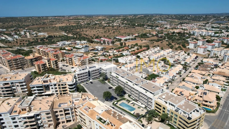 Apartamento Duplex T2 São Gonçalo de Lagos - aislamiento térmico, balcones, paneles solares, suelo radiante, piscina, equipado, aire acondicionado